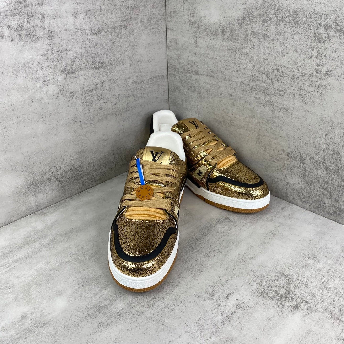 LV Trainer — Gold Cracked