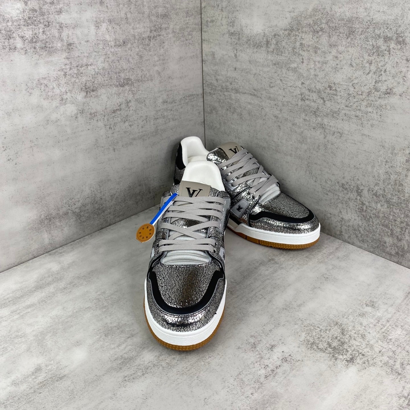 LV Trainer — Silver Cracked
